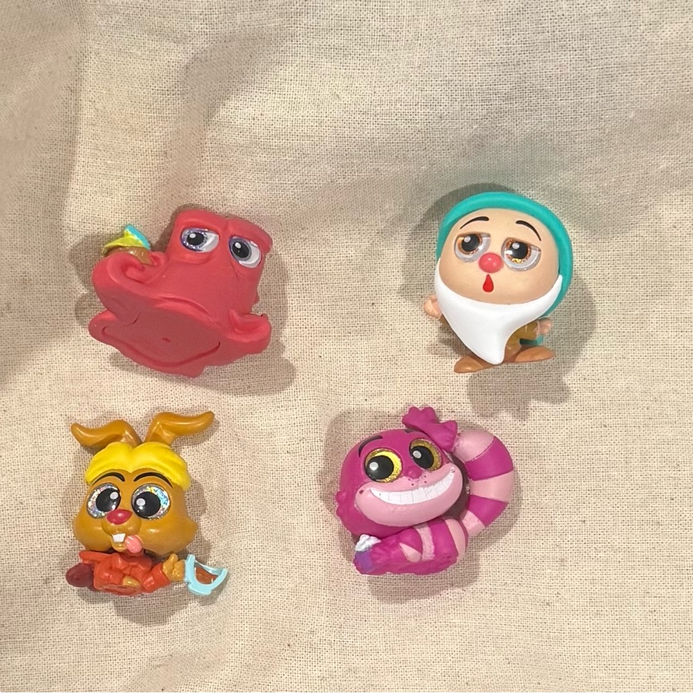 4 Disney Doorables